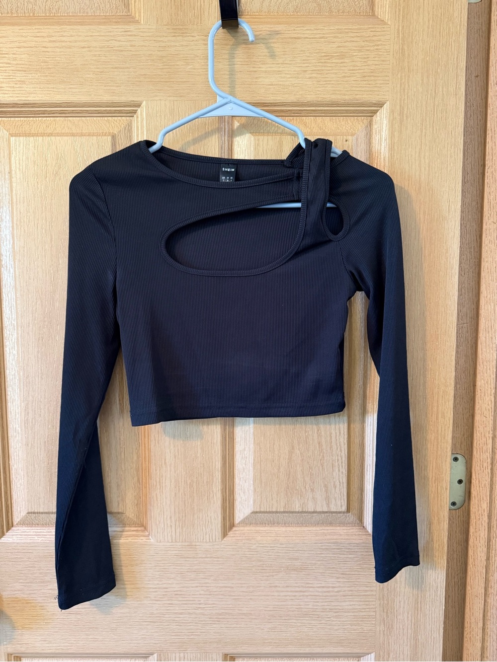 SHEIN Black Long-Sleeve Cutout Ribbed Crop Top